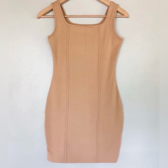 Women's Sleeveless Seamed Bodycon Dress - Picture 4 of 4